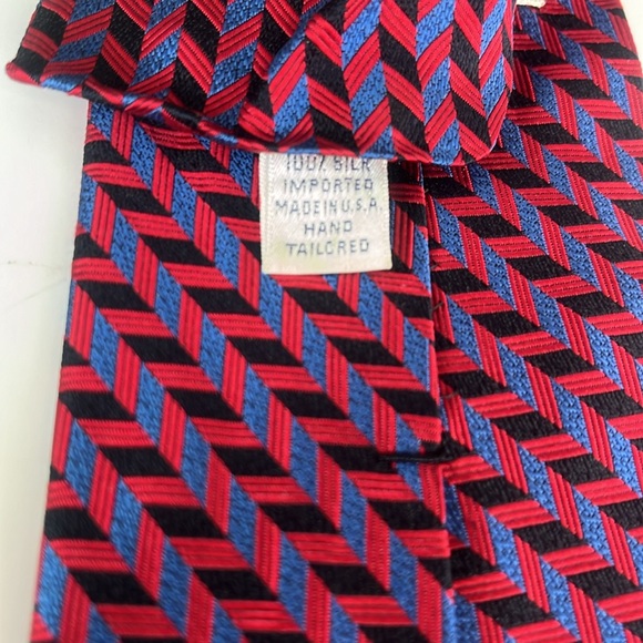 Paul Fredrick 100% Silk Hand Tailored Red, Black & Blue Tie - Picture 8 of 8